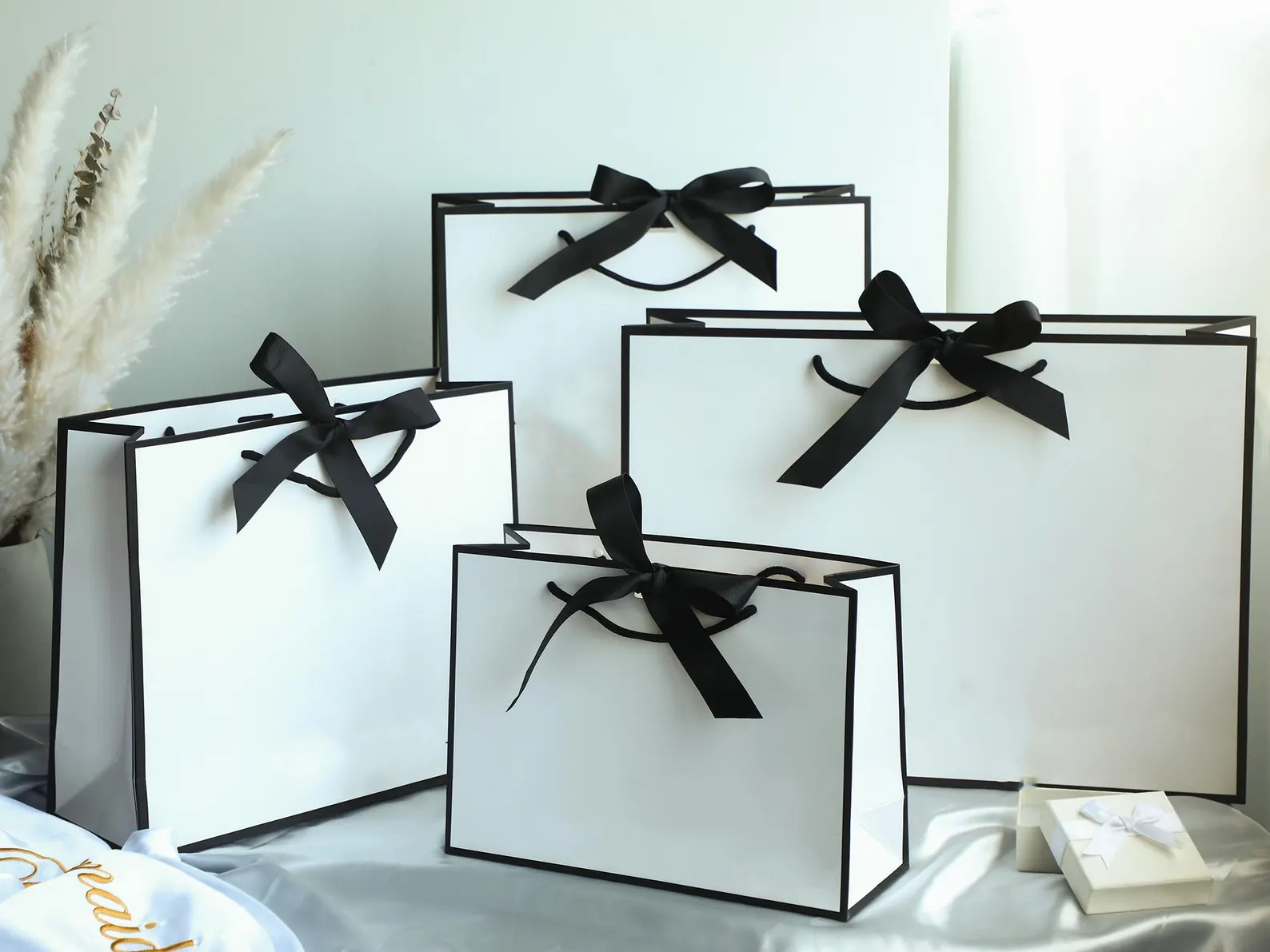 Customizable Gift Bag — Elegant &amp; Sustainable Packaging