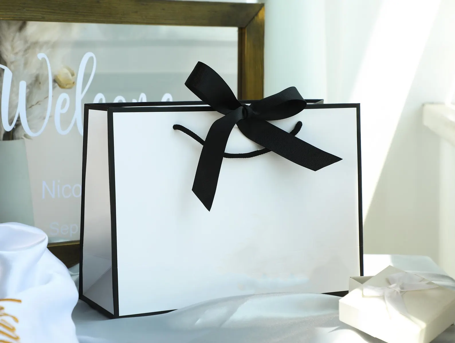 Customizable Gift Bag — Elegant &amp; Sustainable Packaging